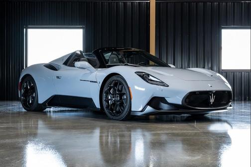 Grigio Incognito 2023 Maserati MC20 Cielo