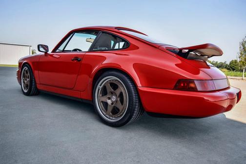 Black/Cashmere Beig 1990 Porsche 911 Carrera