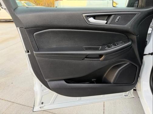 2020 Ford Edge SE