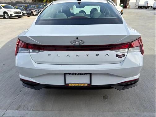 2021 Hyundai ELANTRA SE