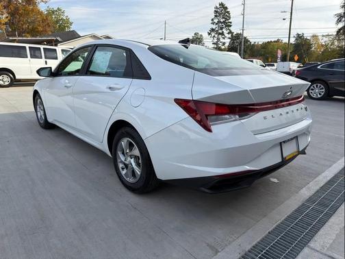 2021 Hyundai ELANTRA SE