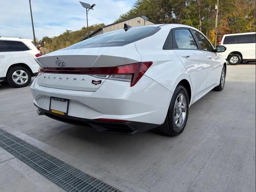 2021 Hyundai ELANTRA SE