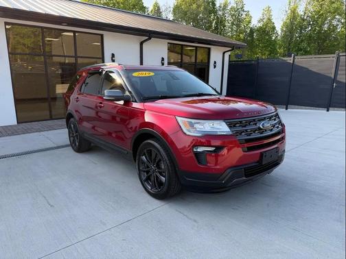 Magnetic Metallic 2019 Ford Explorer XLT