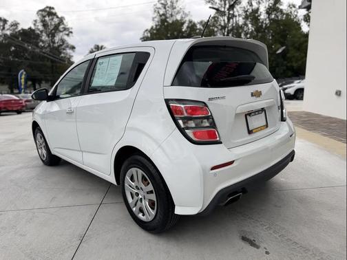 Summit White 2020 Chevrolet Sonic FWD Hatchback 1FL 5-Door