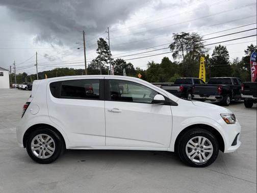Summit White 2020 Chevrolet Sonic FWD Hatchback 1FL 5-Door