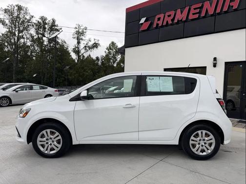 Summit White 2020 Chevrolet Sonic FWD Hatchback 1FL 5-Door
