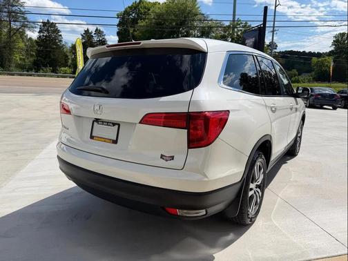 White Diamond Pearl 2017 Honda Pilot EX