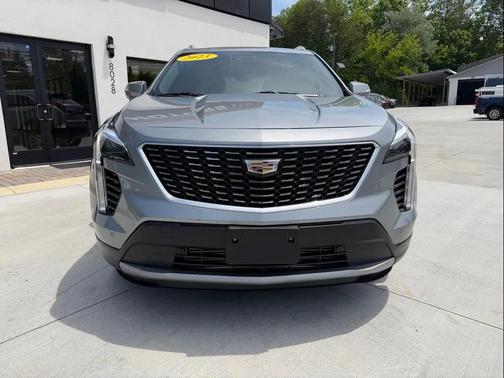 Argent Silver Metallic 2023 Cadillac XT4 Premium Luxury