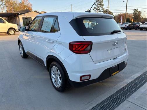 2023 Hyundai VENUE SE