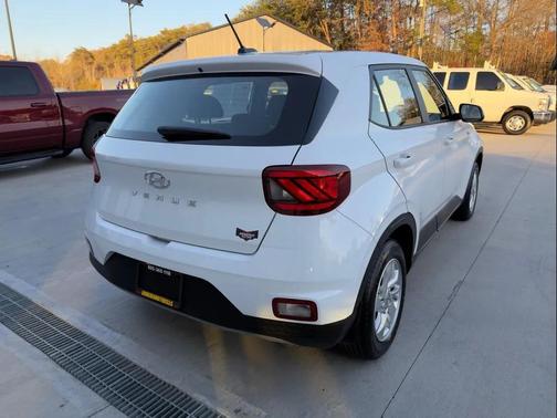 2023 Hyundai VENUE SE