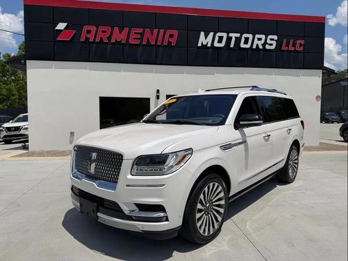 White 2019 Lincoln Navigator Reserve