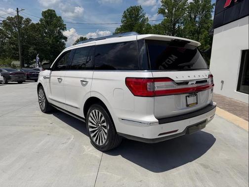 White 2019 Lincoln Navigator Reserve