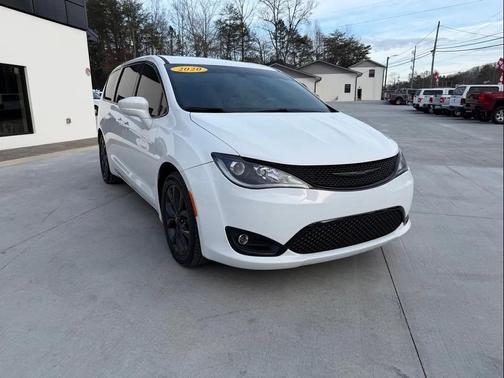 2020 Chrysler Pacifica Touring