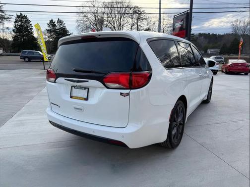2020 Chrysler Pacifica Touring