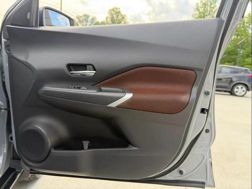 Gray 2021 Nissan Kicks SR