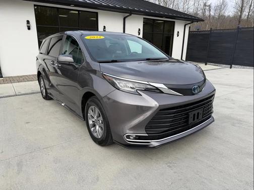 2022 Toyota Sienna XLE