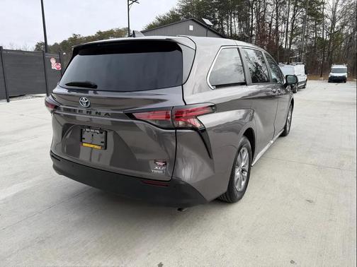 2022 Toyota Sienna XLE