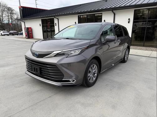 2022 Toyota Sienna XLE