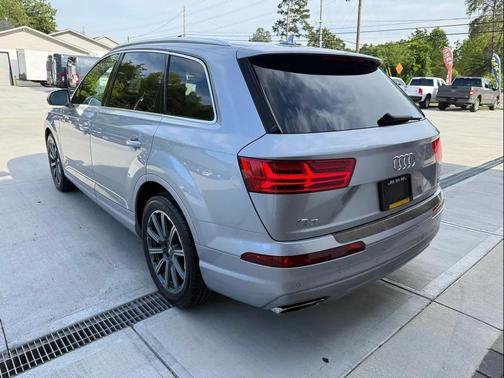 Florett Silver Metallic 2017 Audi Q7 3.0T Prestige