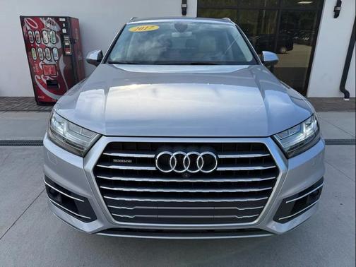 Florett Silver Metallic 2017 Audi Q7 3.0T Prestige