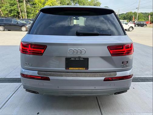 Florett Silver Metallic 2017 Audi Q7 3.0T Prestige