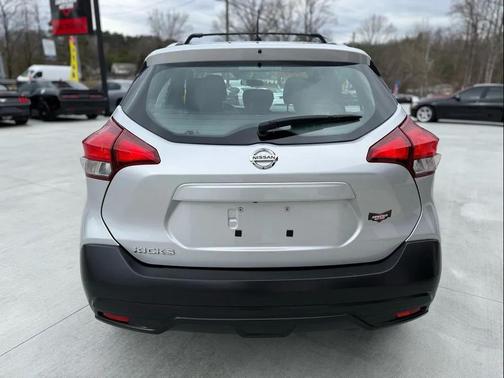 2019 Nissan Kicks S