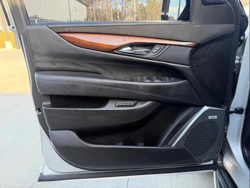 Radiant Silver Metallic 2016 Cadillac Escalade Luxury