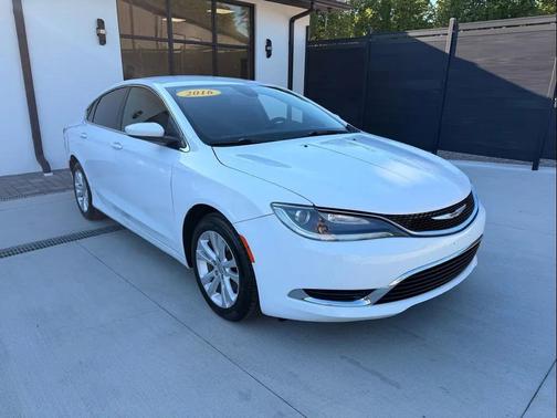 Bright White Clearcoat 2016 Chrysler 200 Limited