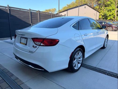 Bright White Clearcoat 2016 Chrysler 200 Limited