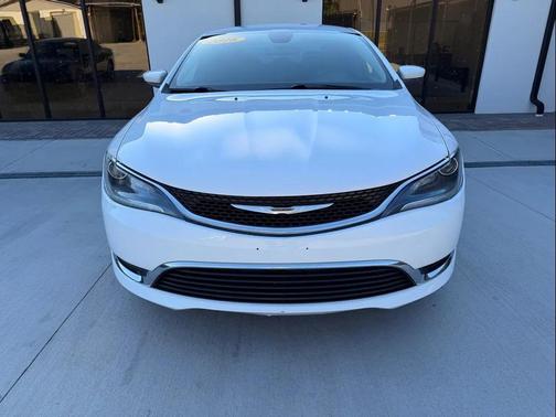 Bright White Clearcoat 2016 Chrysler 200 Limited