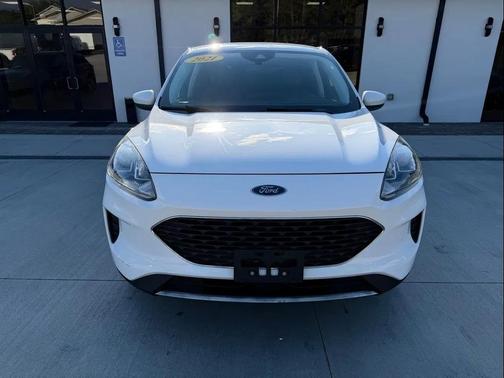 White 2021 Ford Escape SE