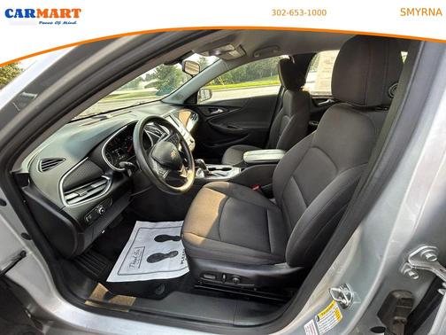 Silver Ice Metallic 2018 Chevrolet Malibu LT