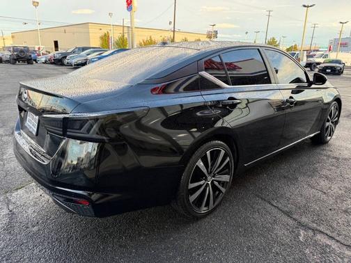 2021 Nissan Altima SR FWD