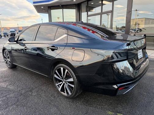 2021 Nissan Altima SR FWD
