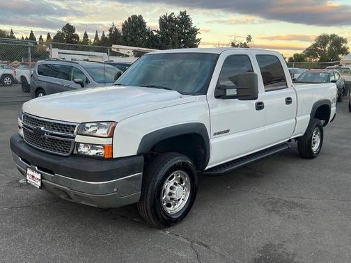 2005 Chevrolet Silverado 2500 LS H/D Crew Cab