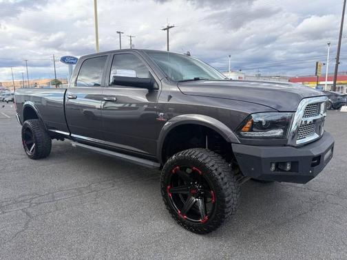 Granite Crystal Metallic Clearcoat 2017 RAM 3500 Laramie Crew Cab 4x4 8' Box