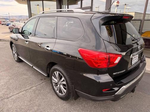 2018 Nissan Pathfinder SL