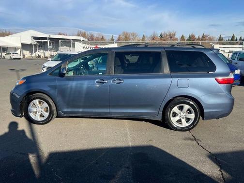 2015 Toyota Sienna LE