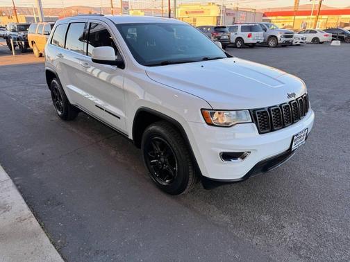 2017 Jeep Grand Cherokee Laredo