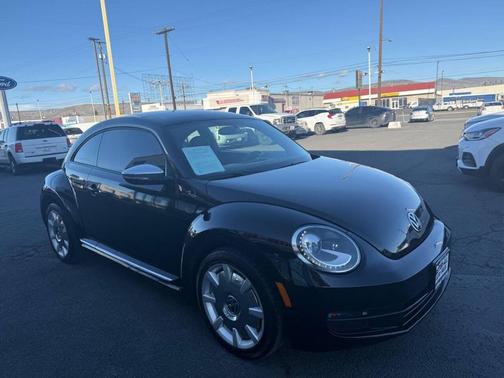 2013 Volkswagen Beetle 2.5L Fender Edition