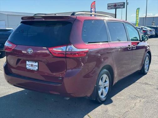 2017 Toyota Sienna LE