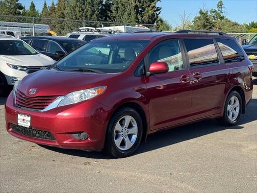 2017 Toyota Sienna LE