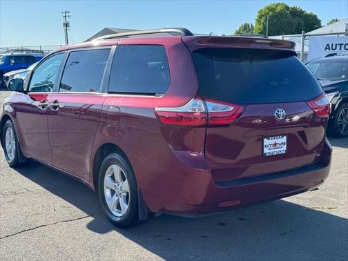 2017 Toyota Sienna LE