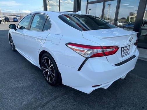 2020 Toyota Camry SE