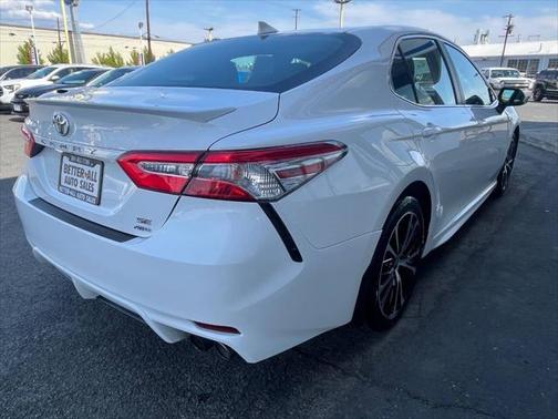 2020 Toyota Camry SE