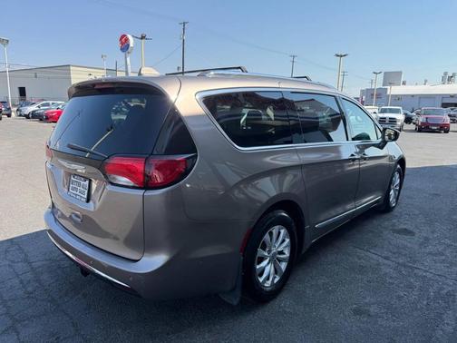 2018 Chrysler Pacifica Touring-L
