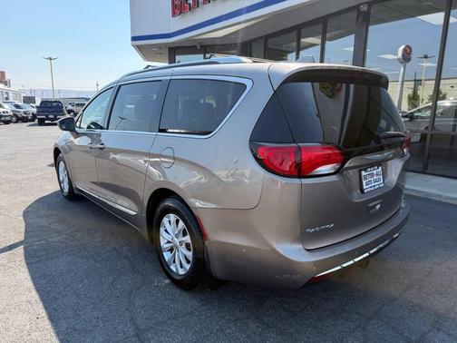 2018 Chrysler Pacifica Touring-L