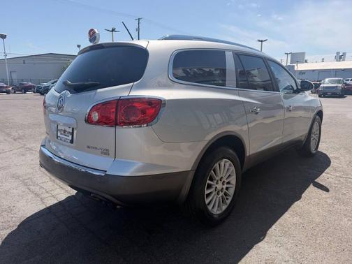 Quicksilver Metallic 2010 Buick Enclave 1XL