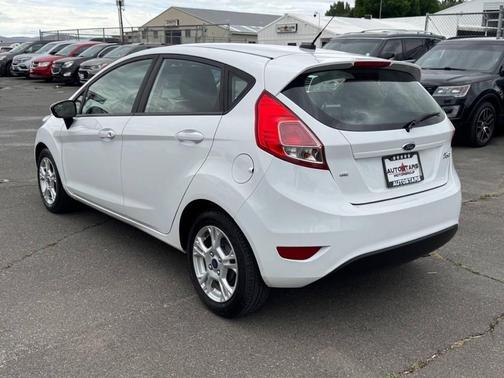 Oxford White 2015 Ford Fiesta SE