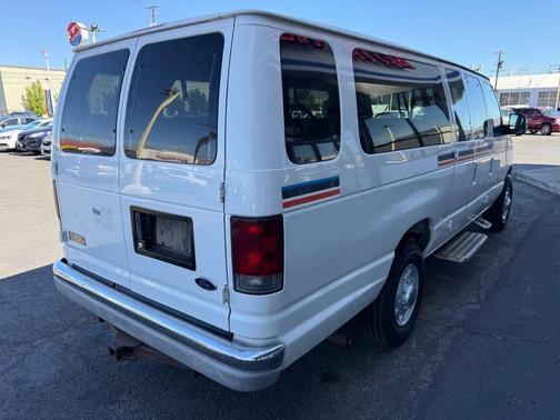 2003 Ford E350 Super Duty XL Wagon